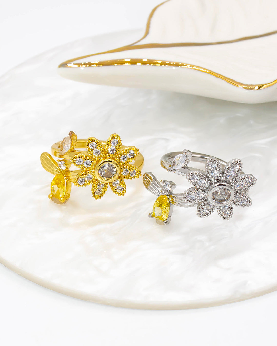 Anillo giratorio flor y hoja