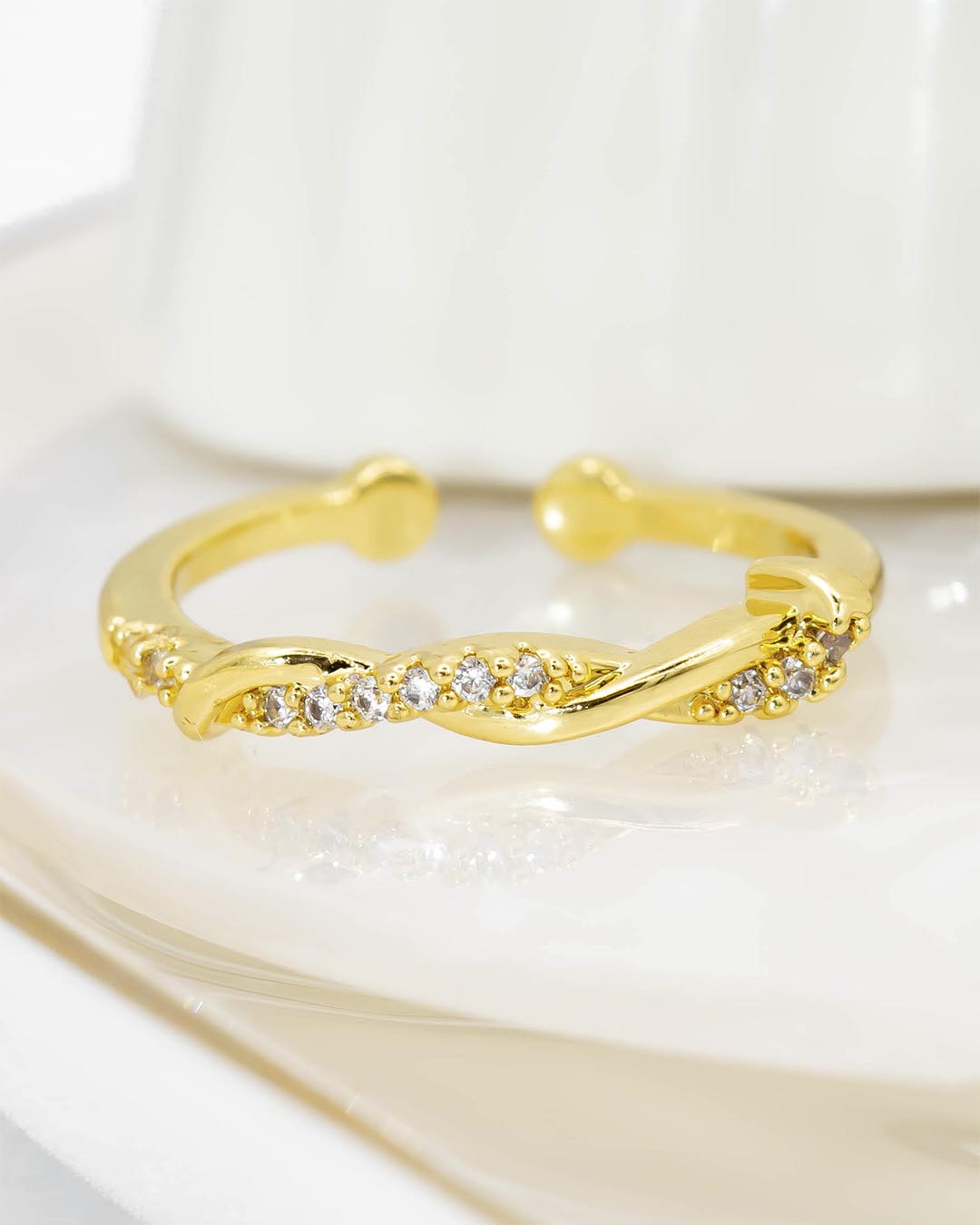 Anillo delgado trenzado