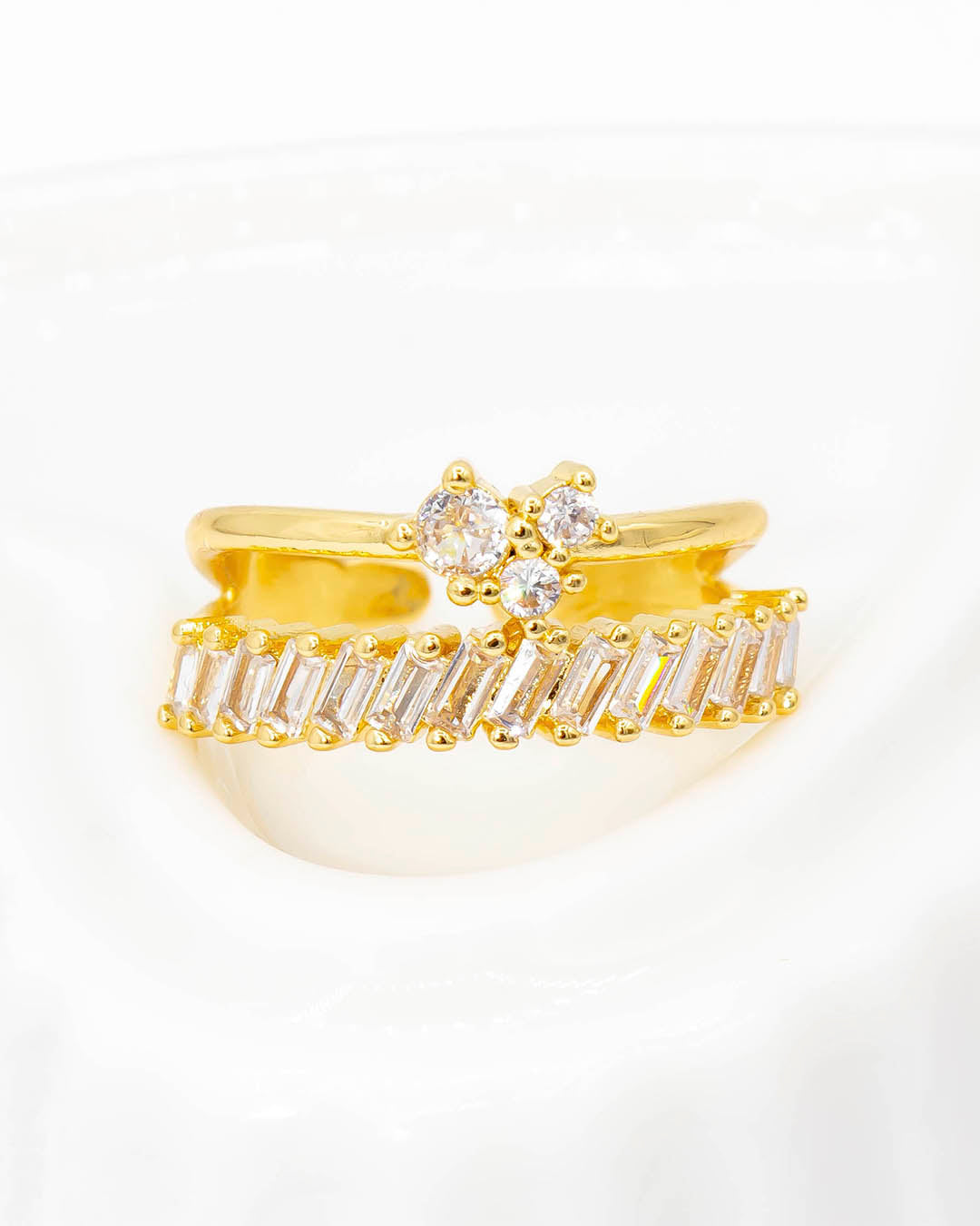 Anillo corazón piedras blancas