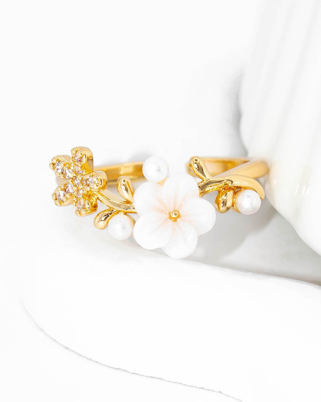 Anillo flor blanca