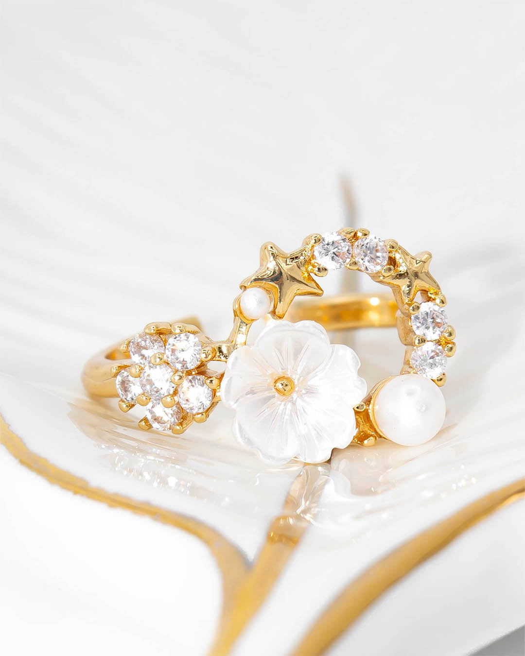 Anillo flor blanca y estrella
