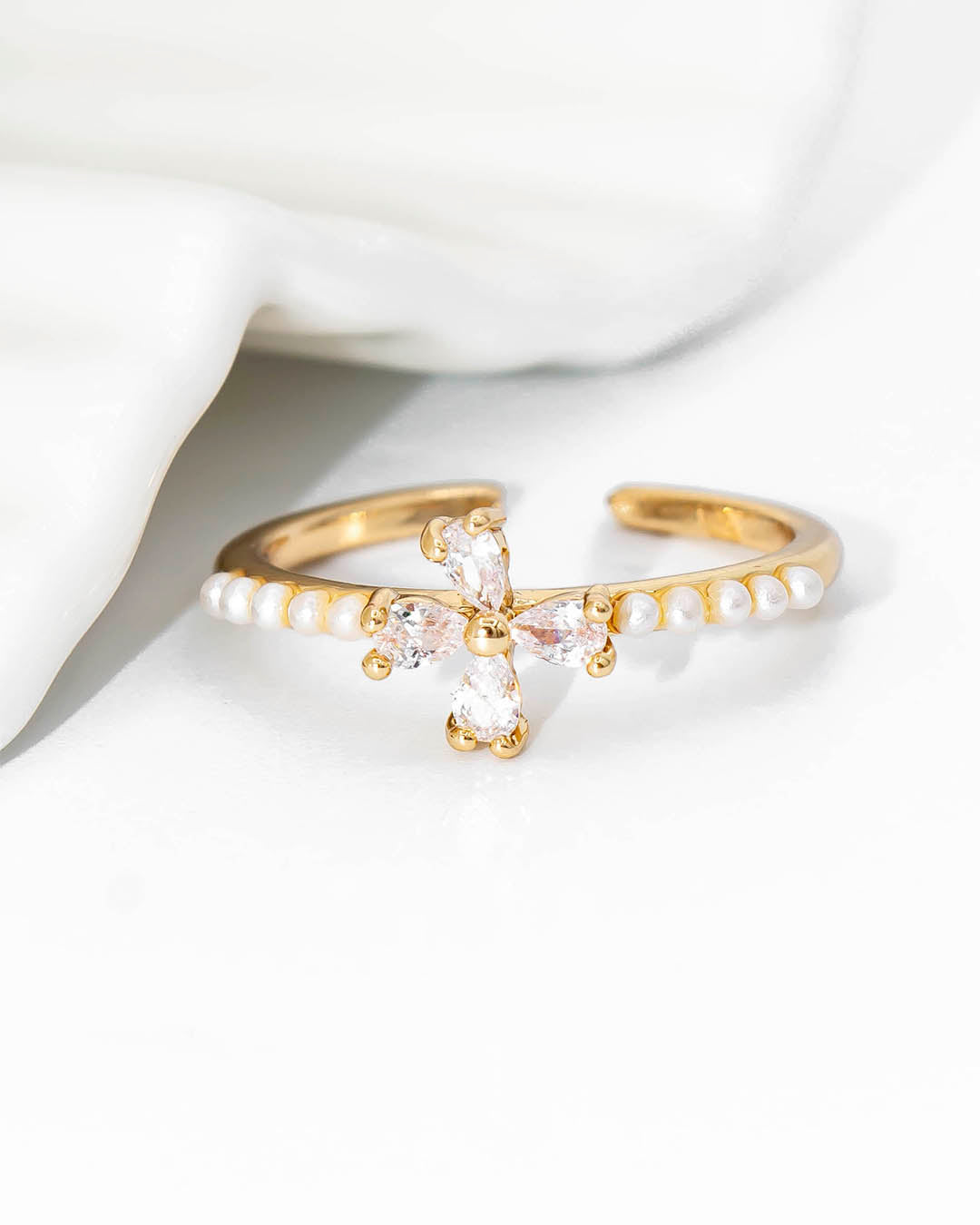 Anillo perla trébol