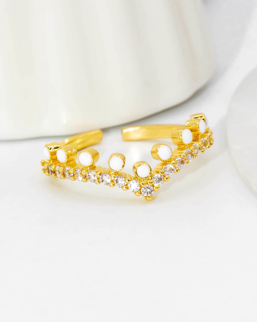 Anillo círculos blancos