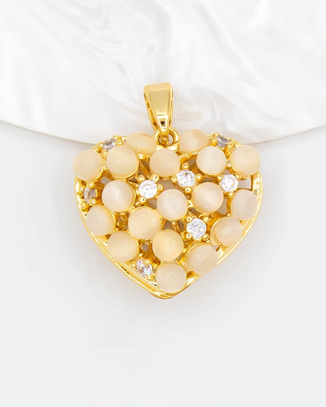 Dije corazón perlas