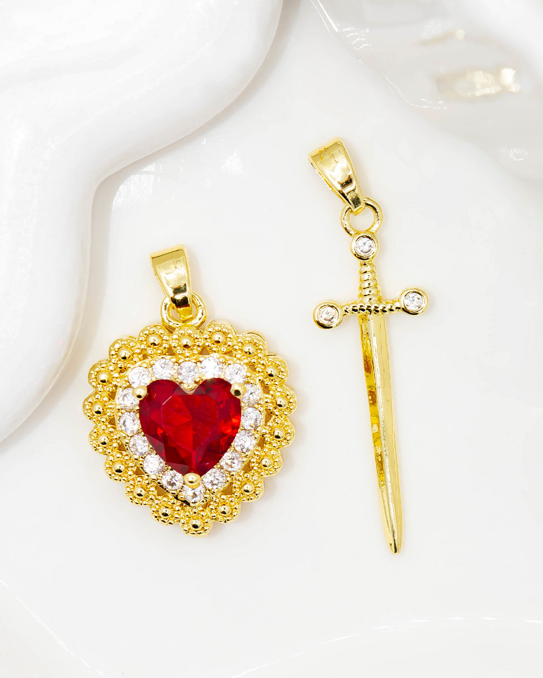 Dije corazón y espada