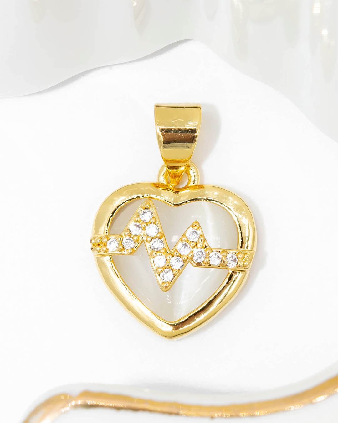 Dije corazón nácar