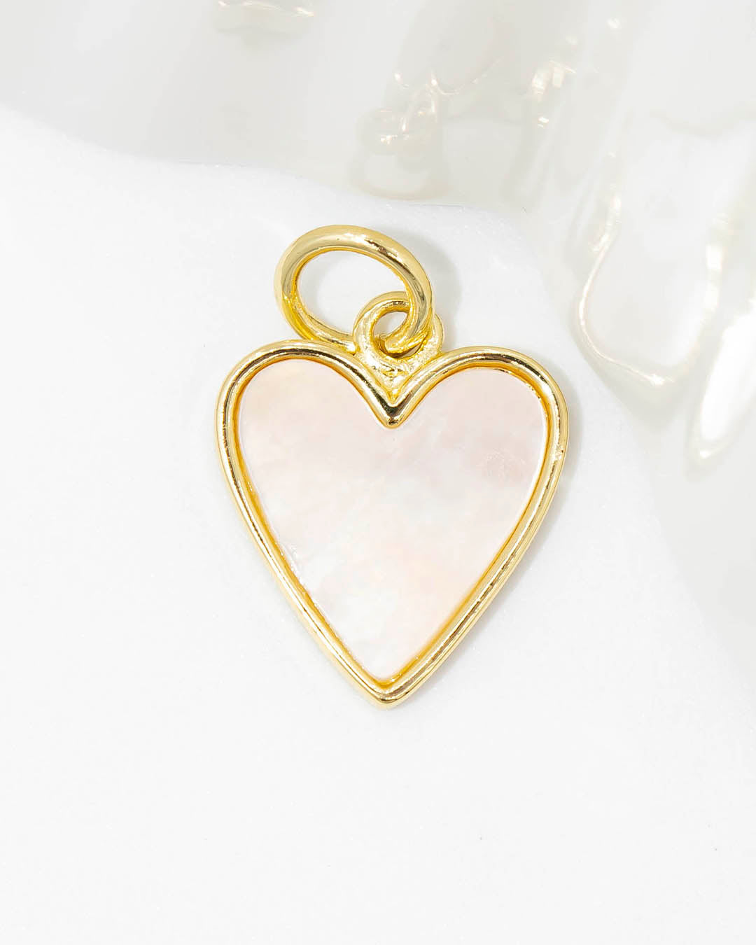 Dije corazón nácar