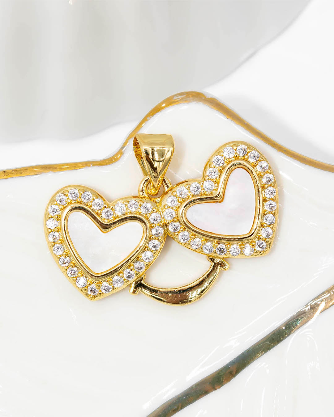 Dije doble corazón nácar