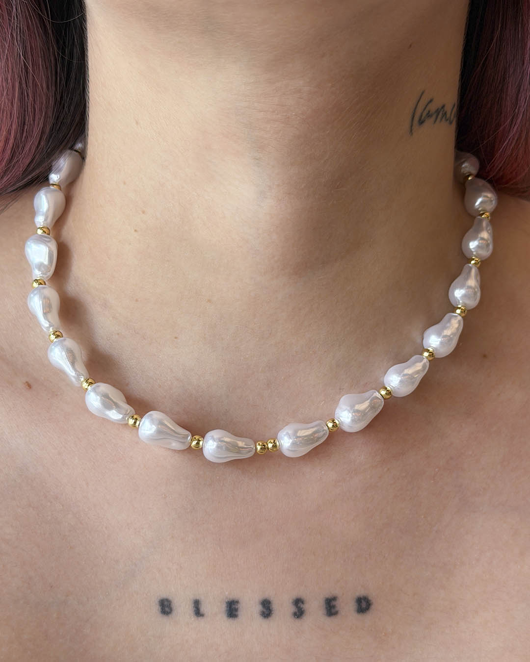 Cadena perla tallada mediana