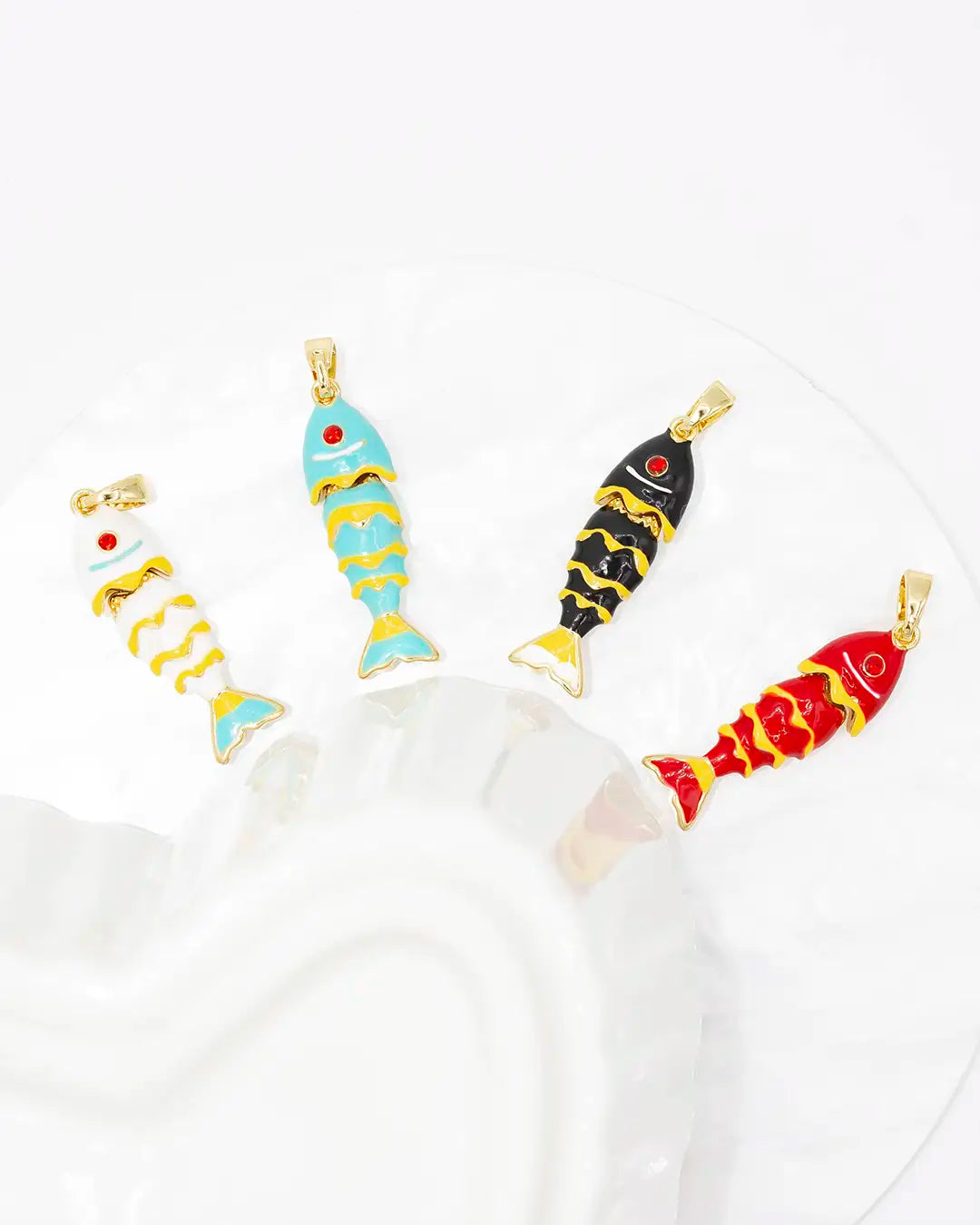 Dije pescado mediano