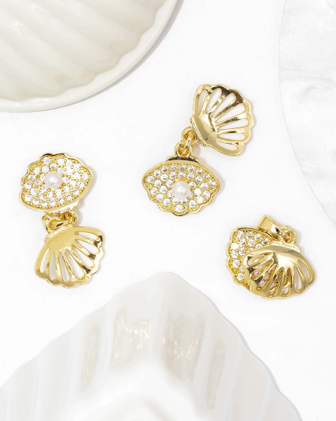 Dije concha doble con perla