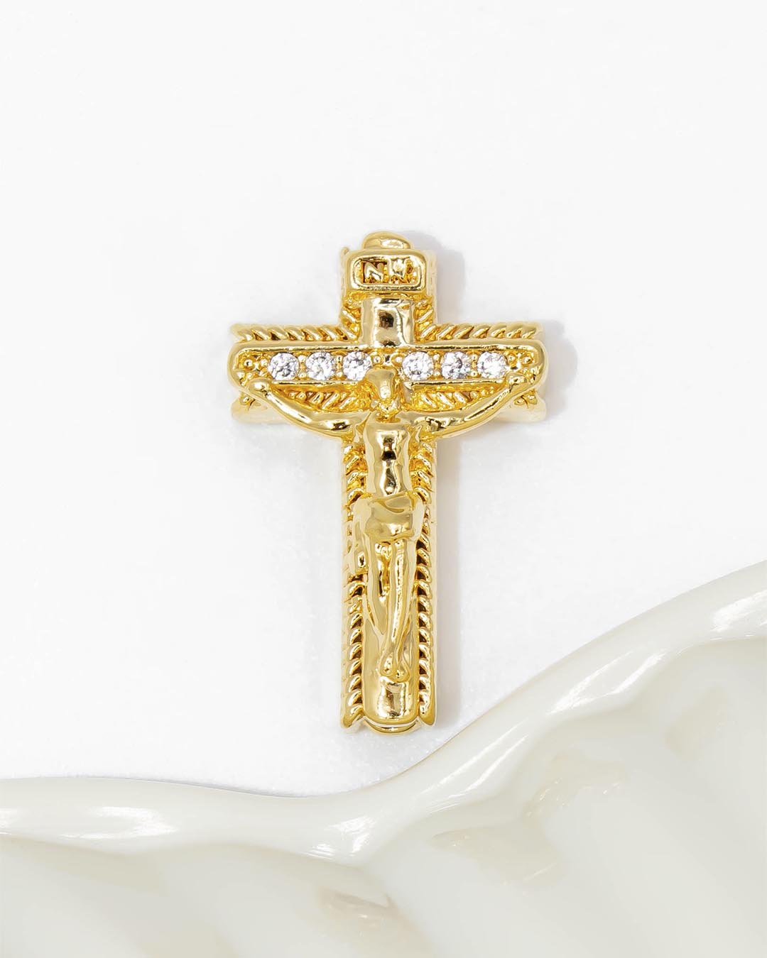 Oro laminado dije cruz pasador