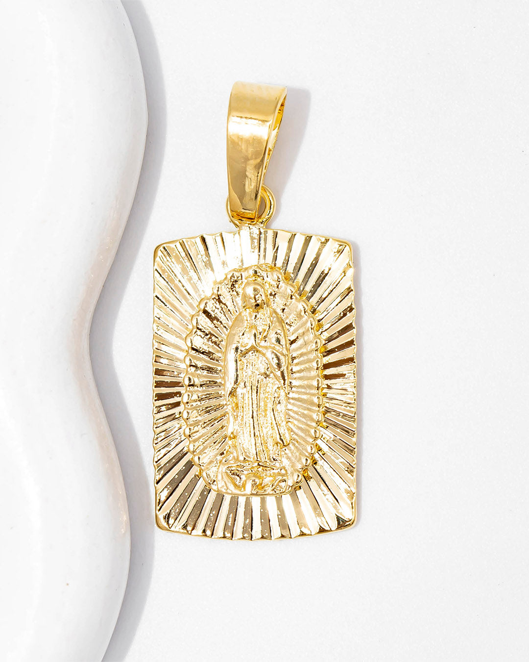 Oro laminado dije placa Guadalupe