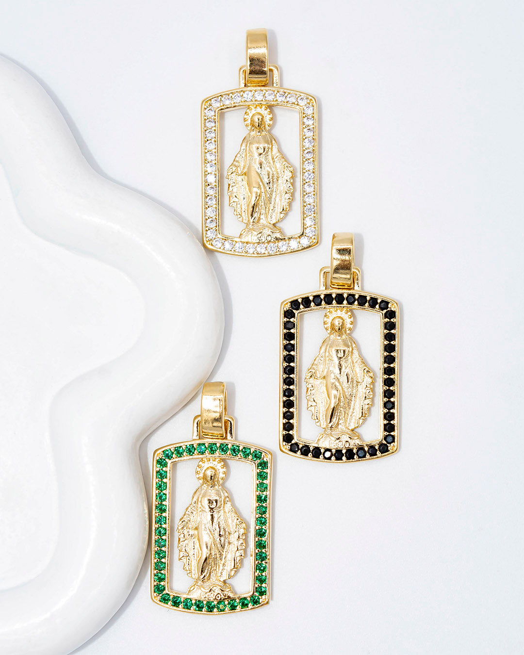 Oro laminado dije virgen Milagrosa