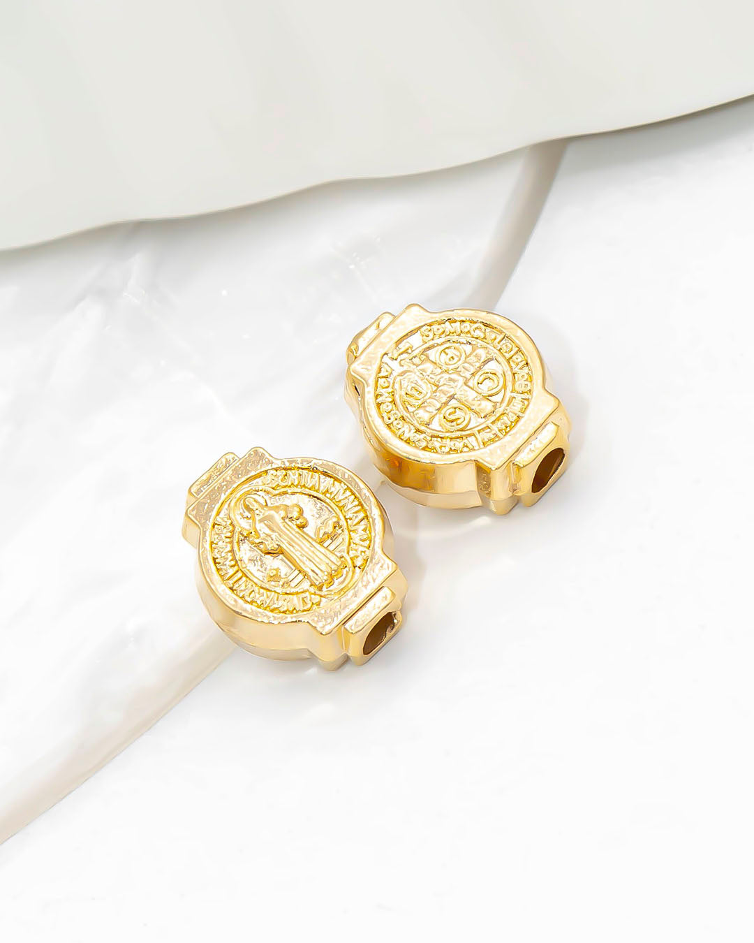 Oro Laminado San Benito pasador