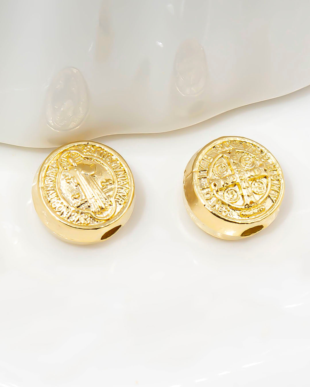 Oro Laminado San Benito pasador