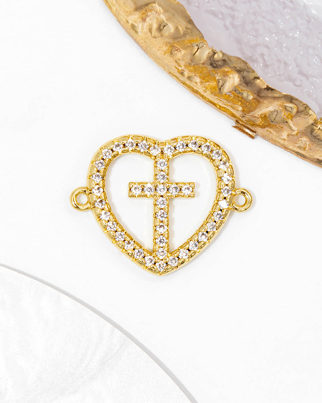 Dije corazón con cruz