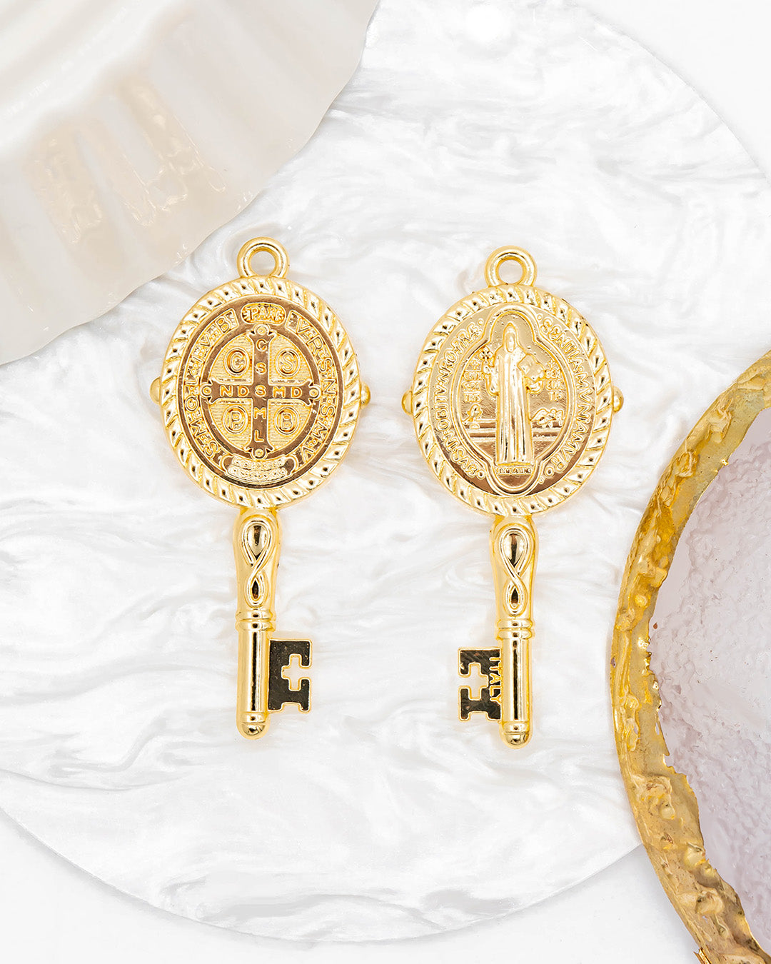 Dije llave San Benito