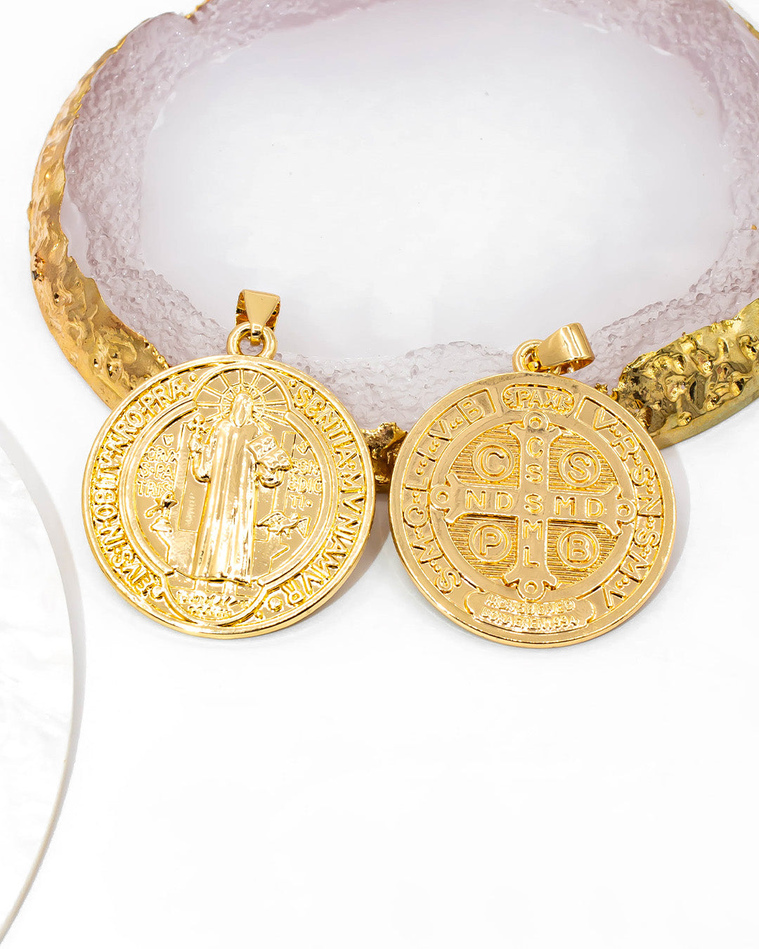 Dije medalla San Benito