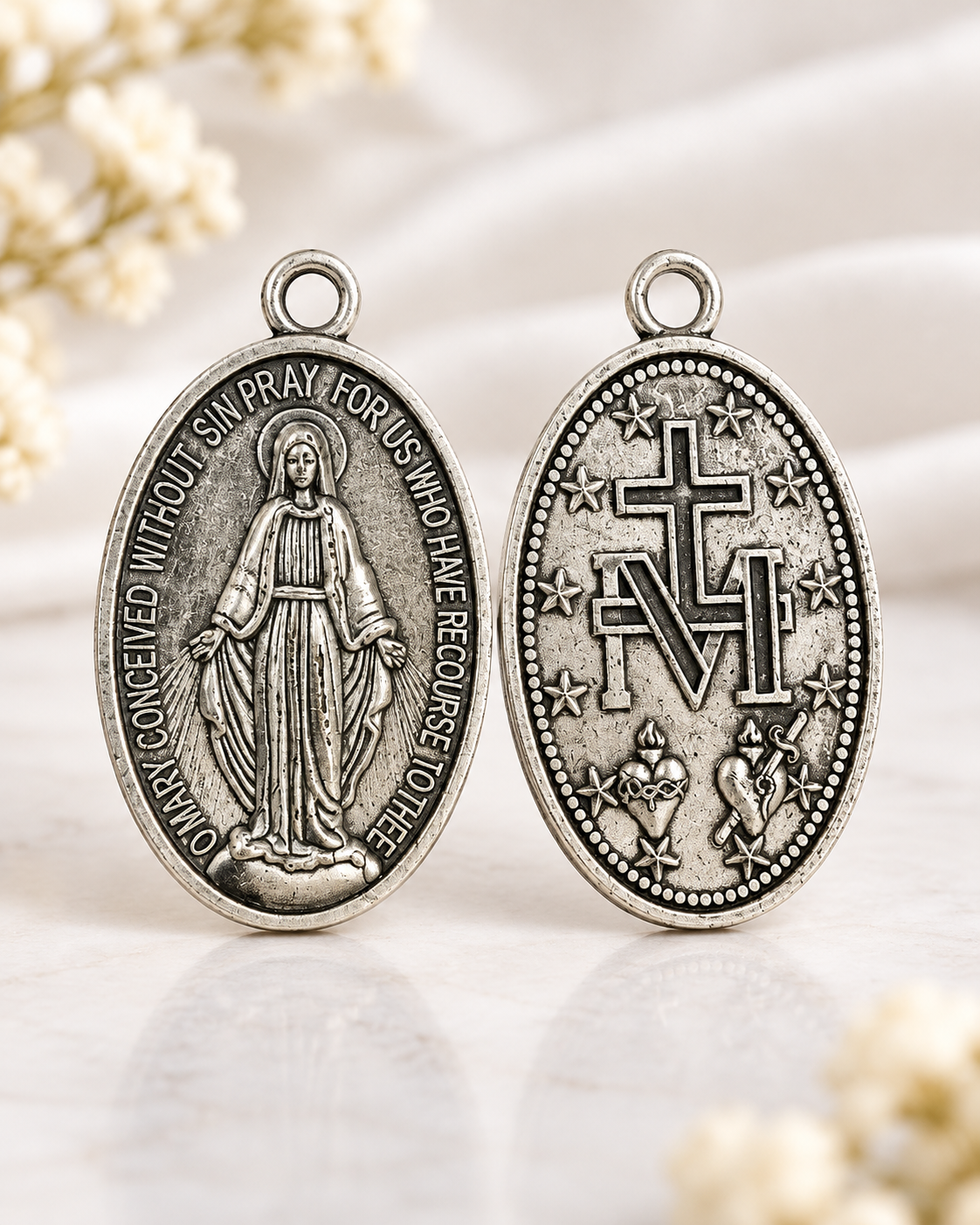 Dije virgen ovalado grande