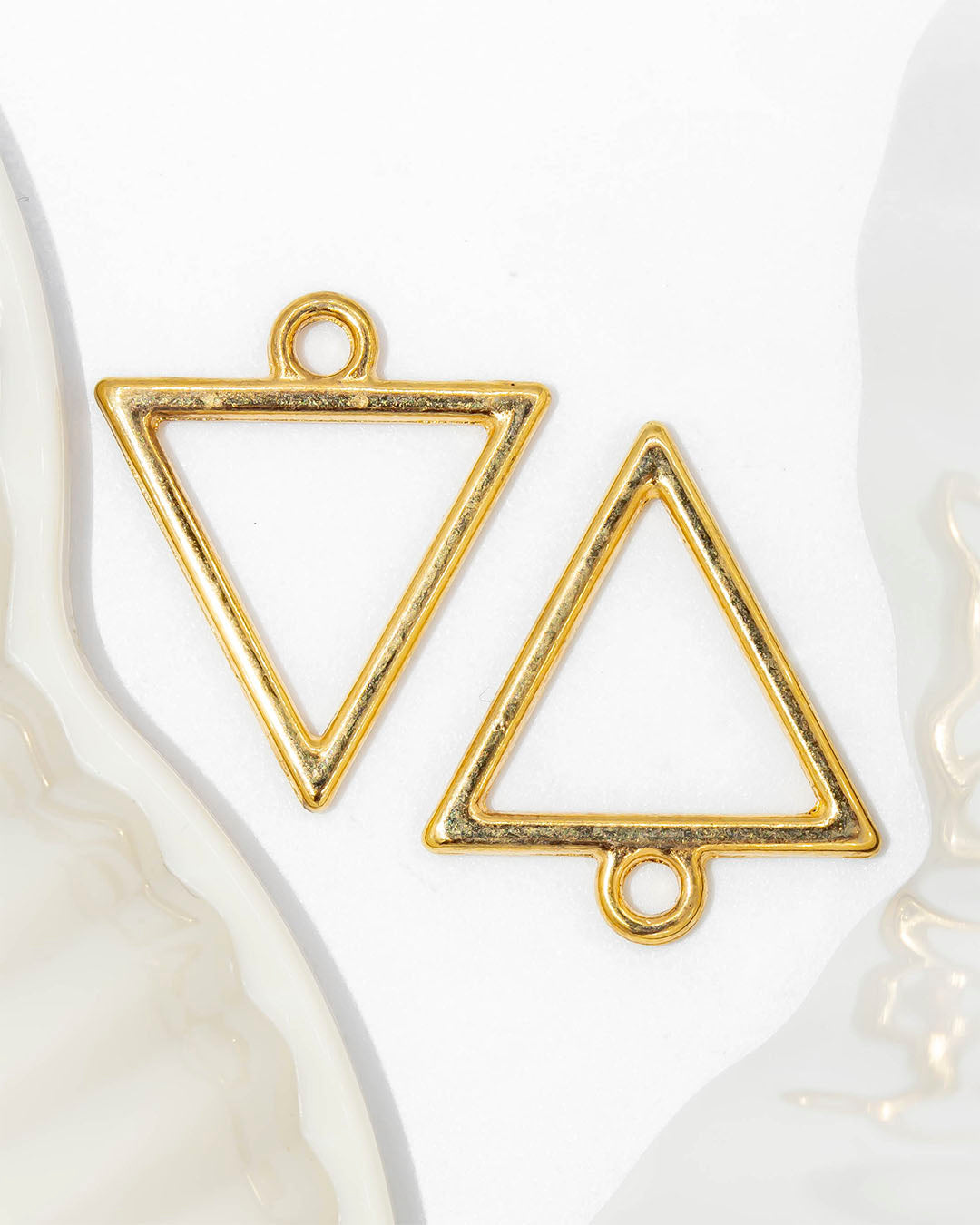 Dije triangulo silueta