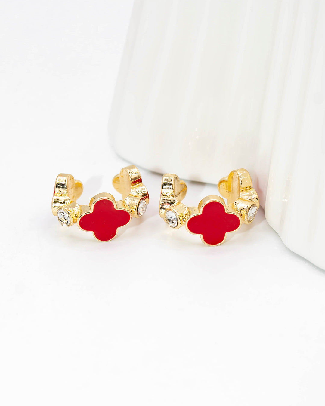 Earcuff trébol rojo