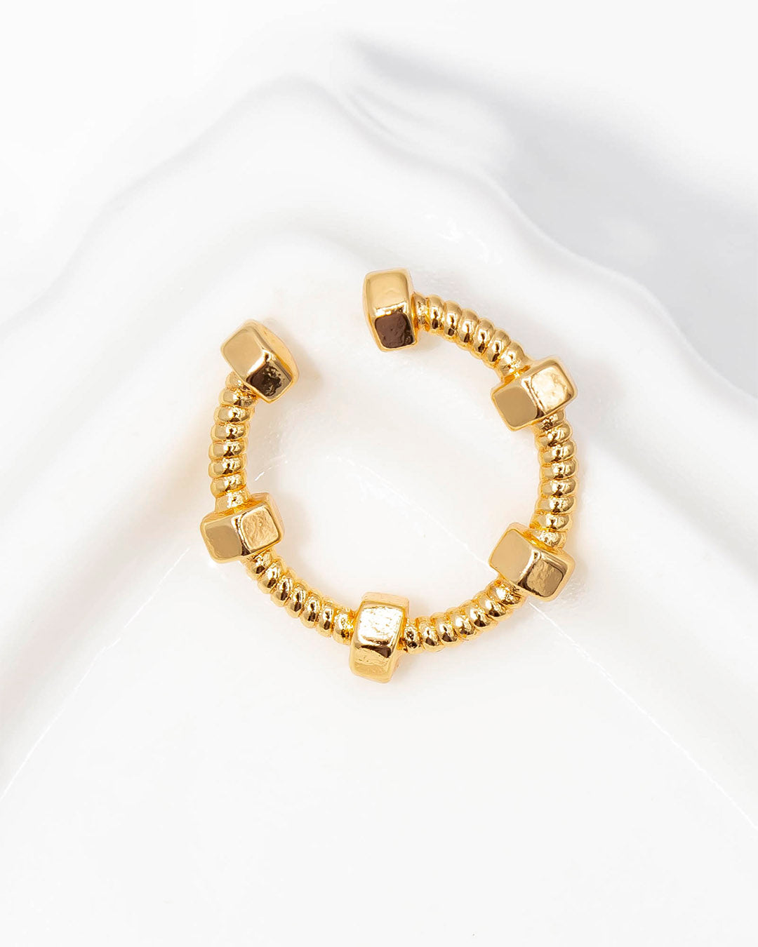 Earcuff sencillo cubos