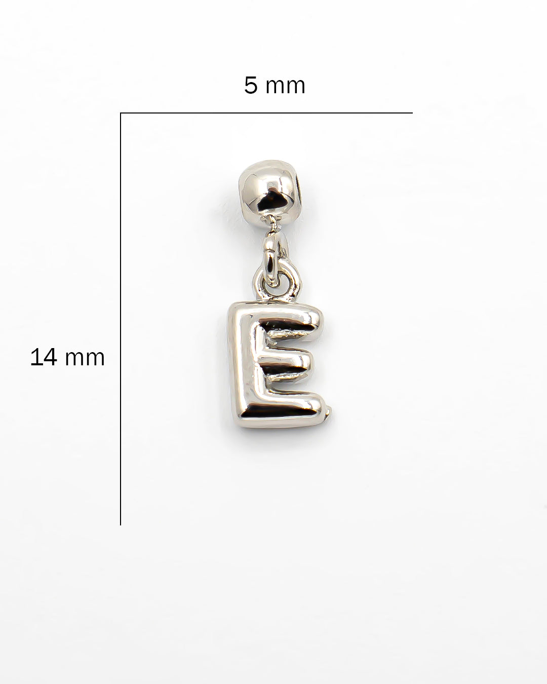 Dije letra mini aguja