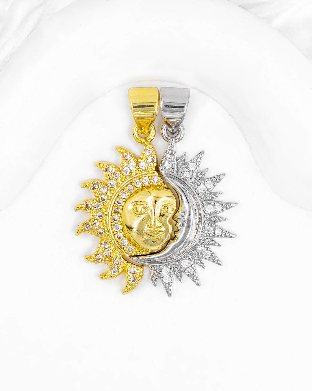 Dije sol y luna pareja