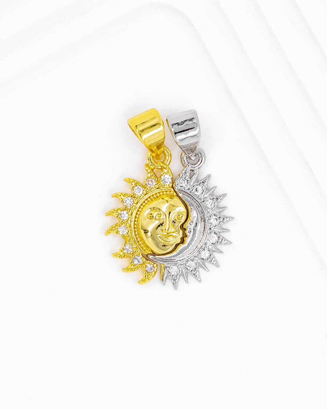 Dije sol y luna pareja