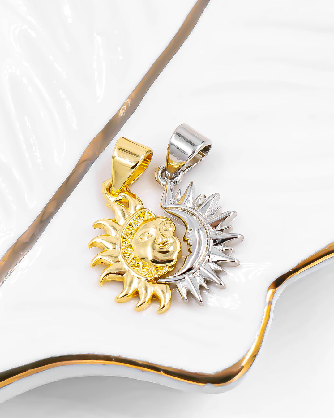 Dije sol y luna sin circón