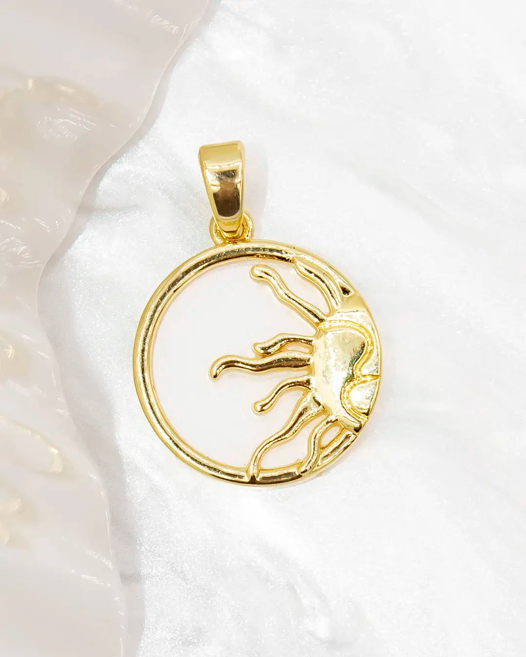 Dije sol blanco redondo