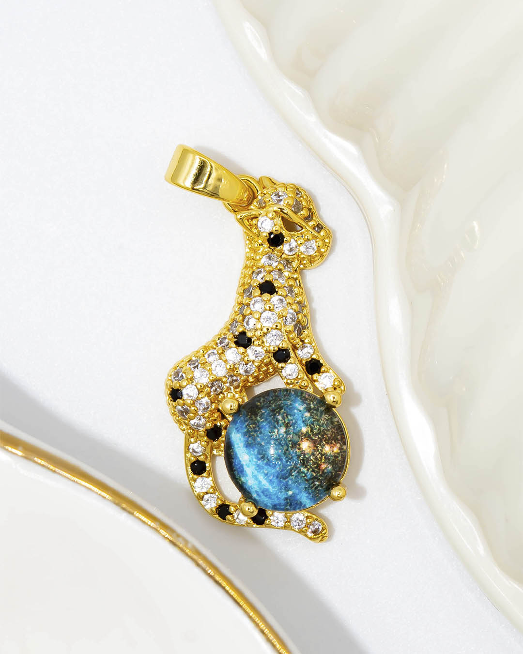 Dije pantera universo