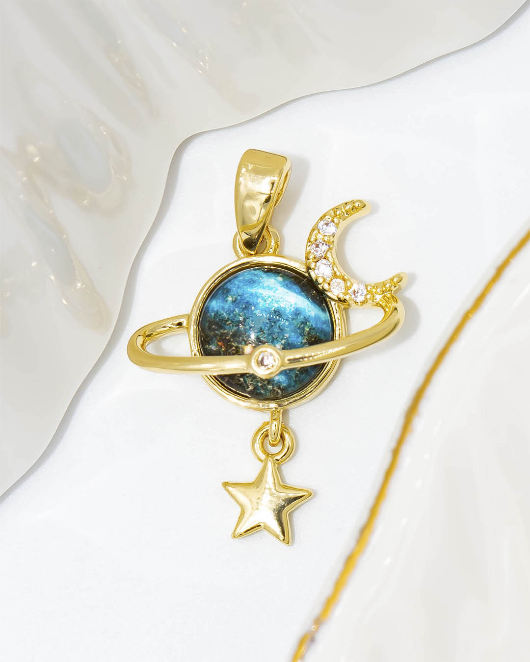 Dije luna universo y estrella