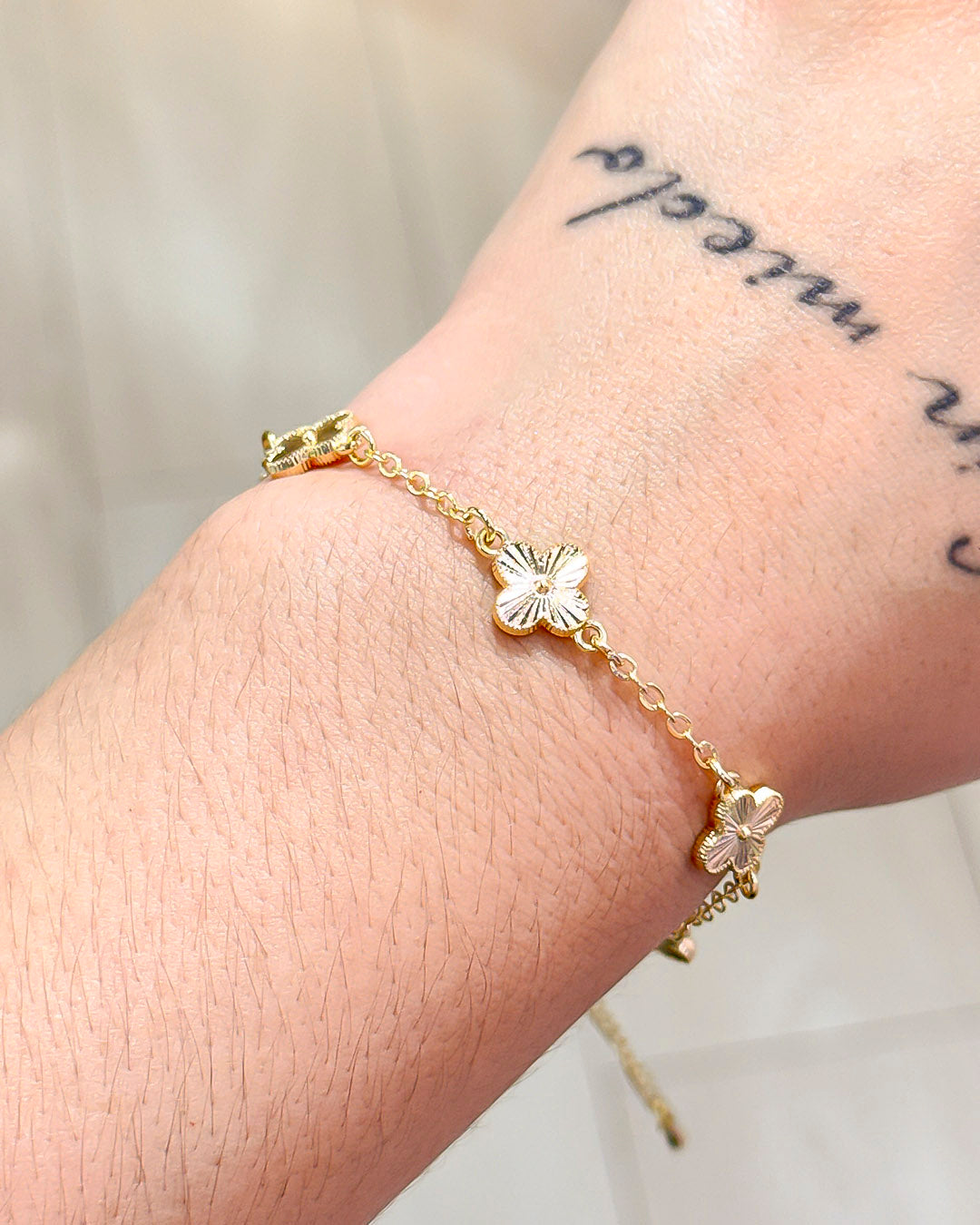 Pulsera trébol dorada