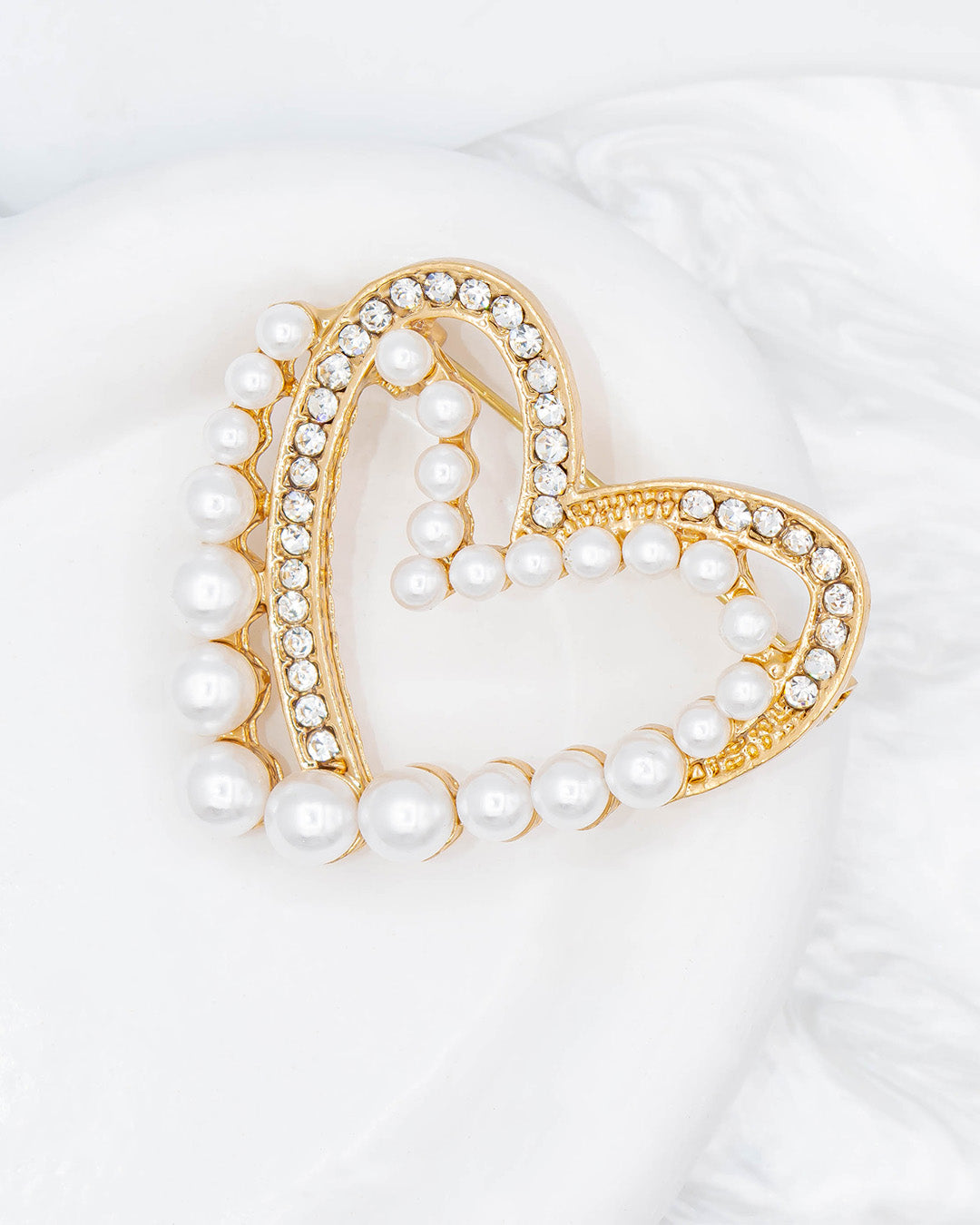 Prendedor de corazón perlado