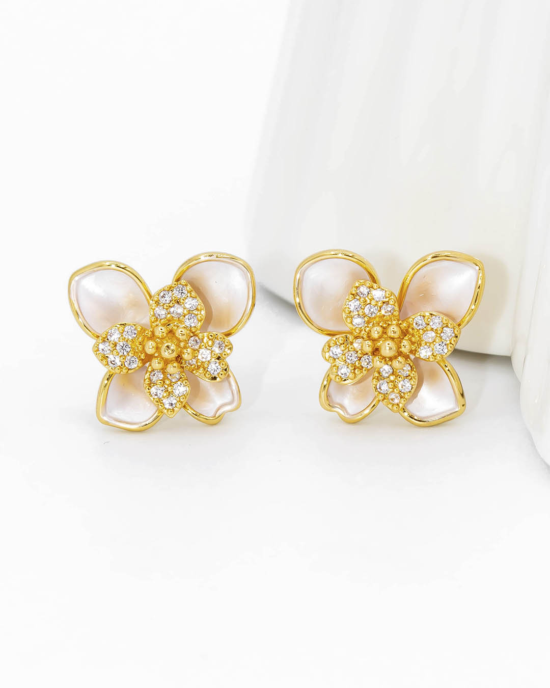 Topo flor blanca circones