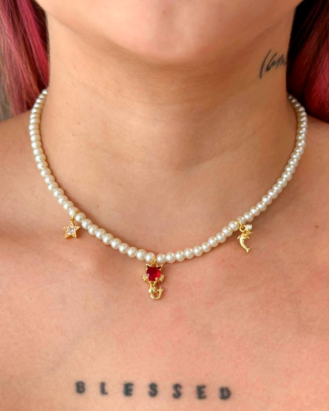 VALGATA choker perla y dijes