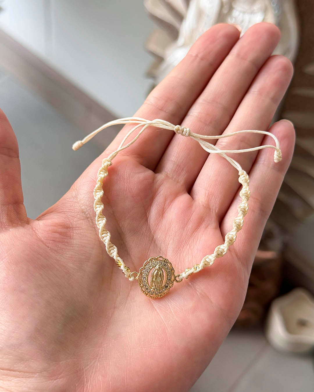 VALGATA pulsera beige virgen Guadalupe