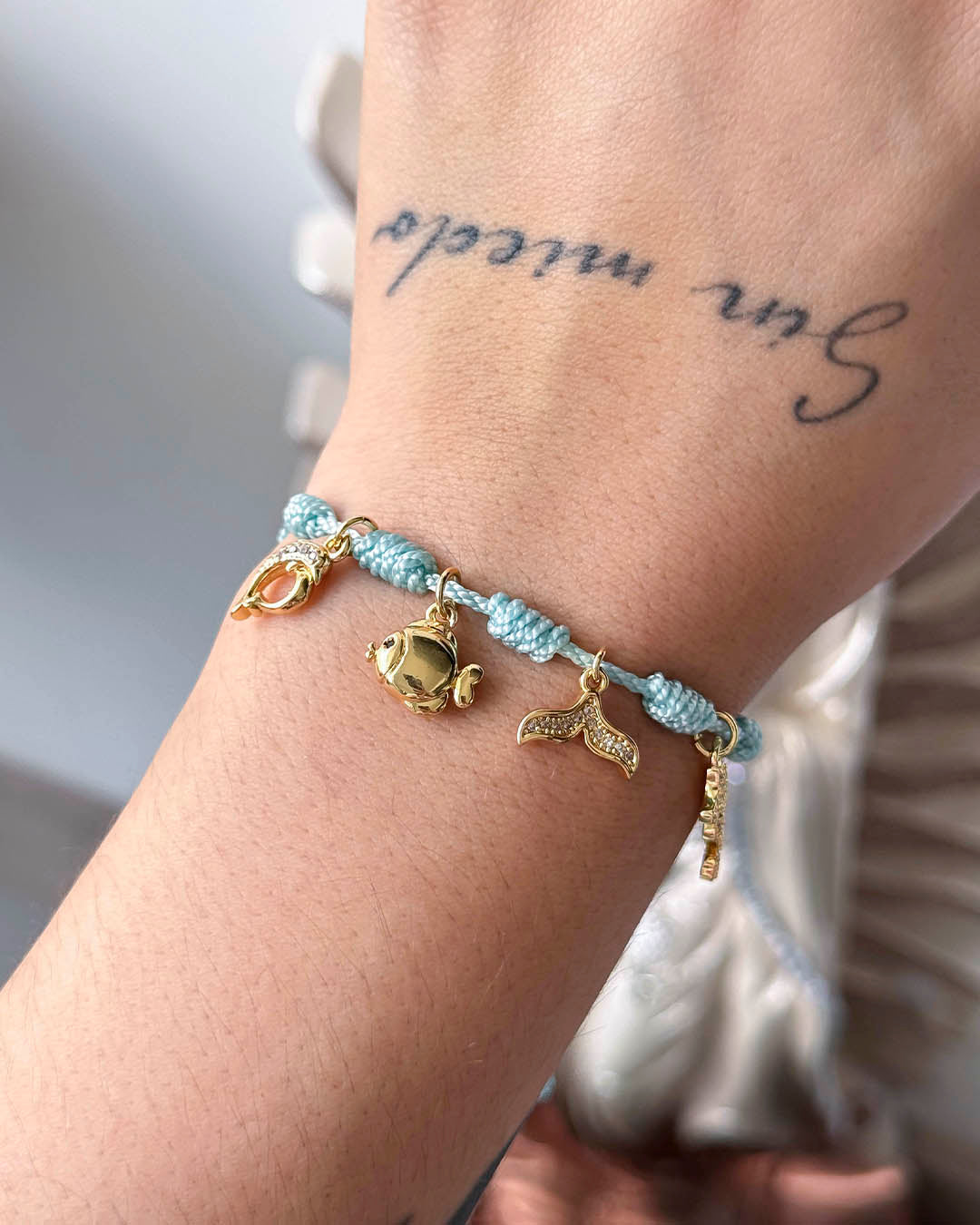 VALGATA pulsera nudos azul con dijes