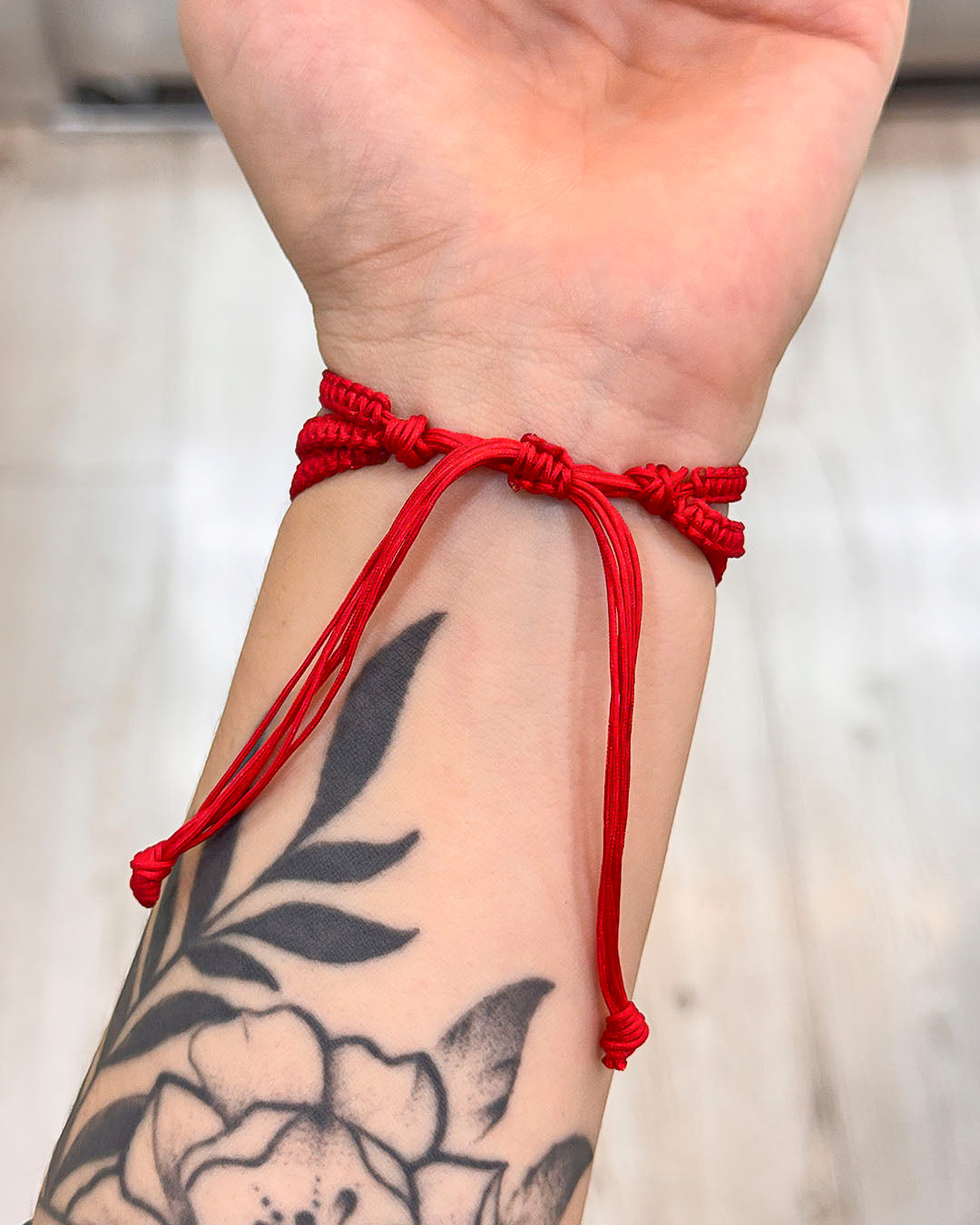 VALGATA pulsera roja x3 corazones cruz