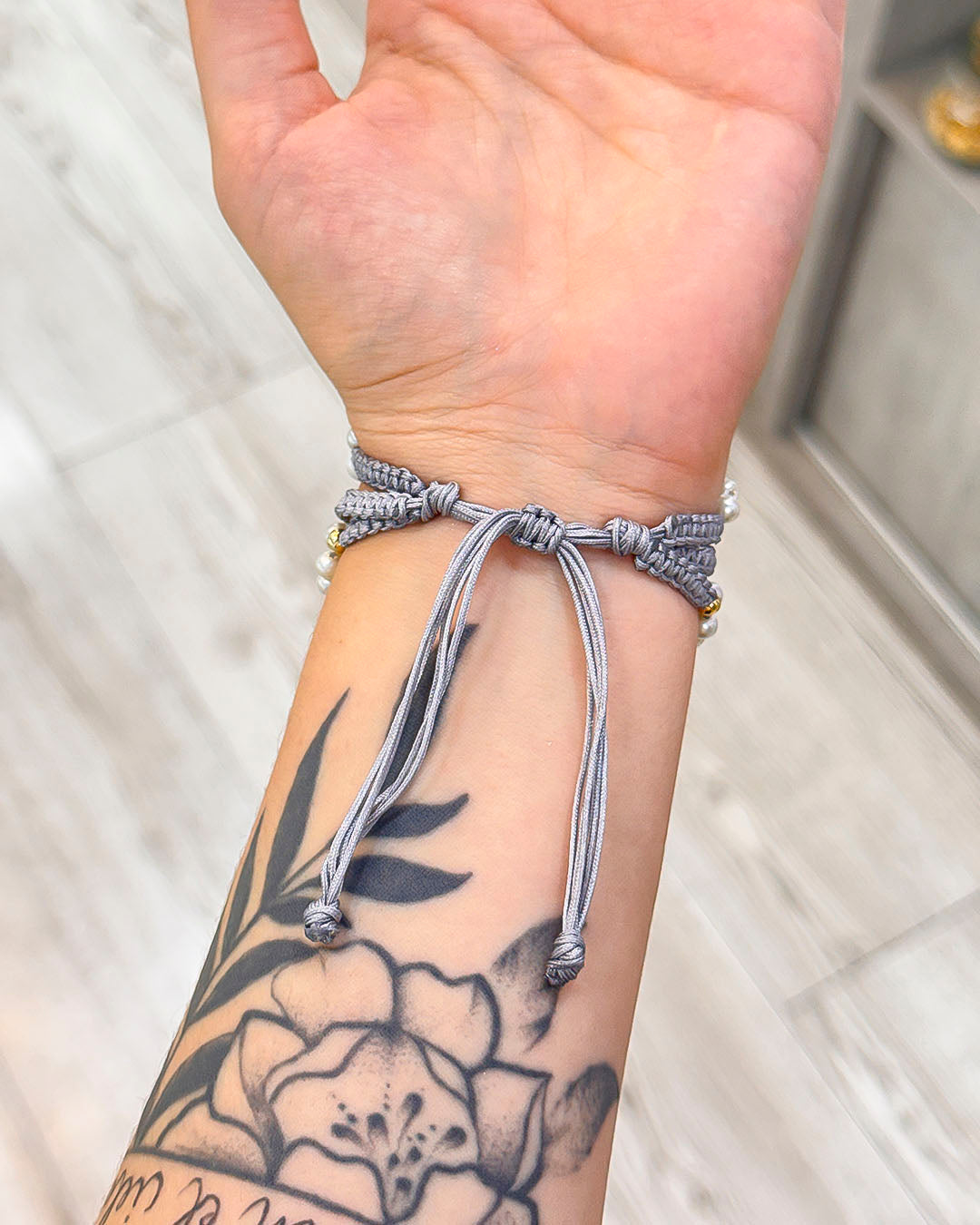 VALGATA pulsera gris sagrado corazón perlas