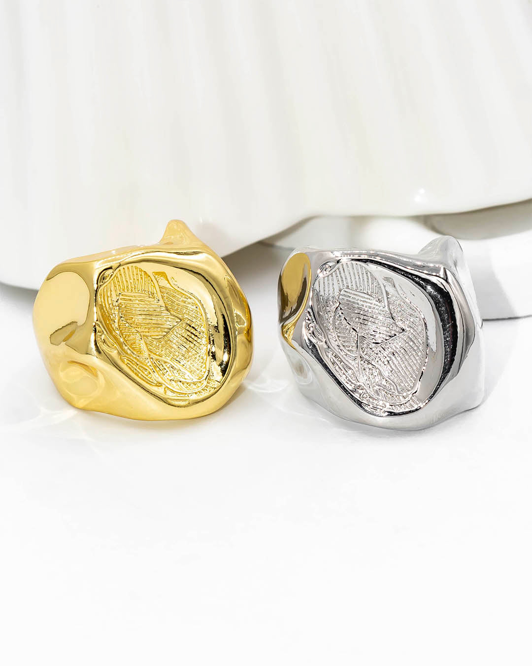 Anillo hojas talladas
