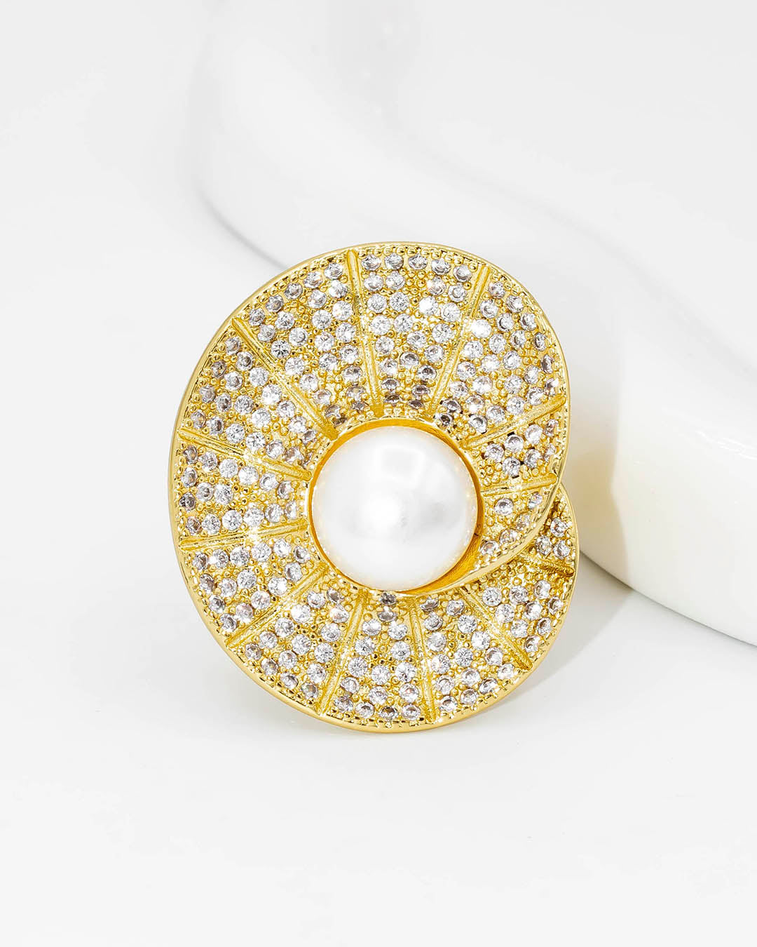 Anillo dorado con diseño