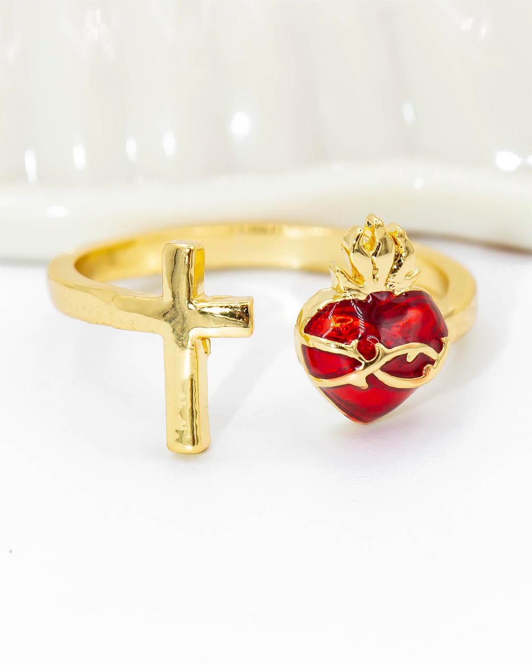 Anillo corazón rojo cruz