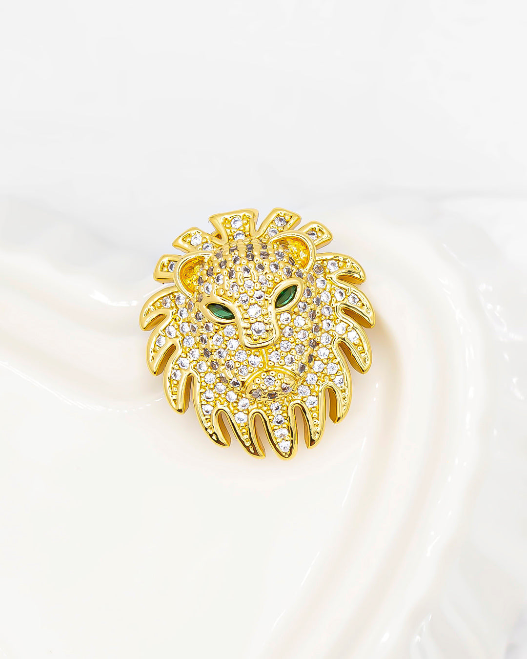 Dije león ojos verdes