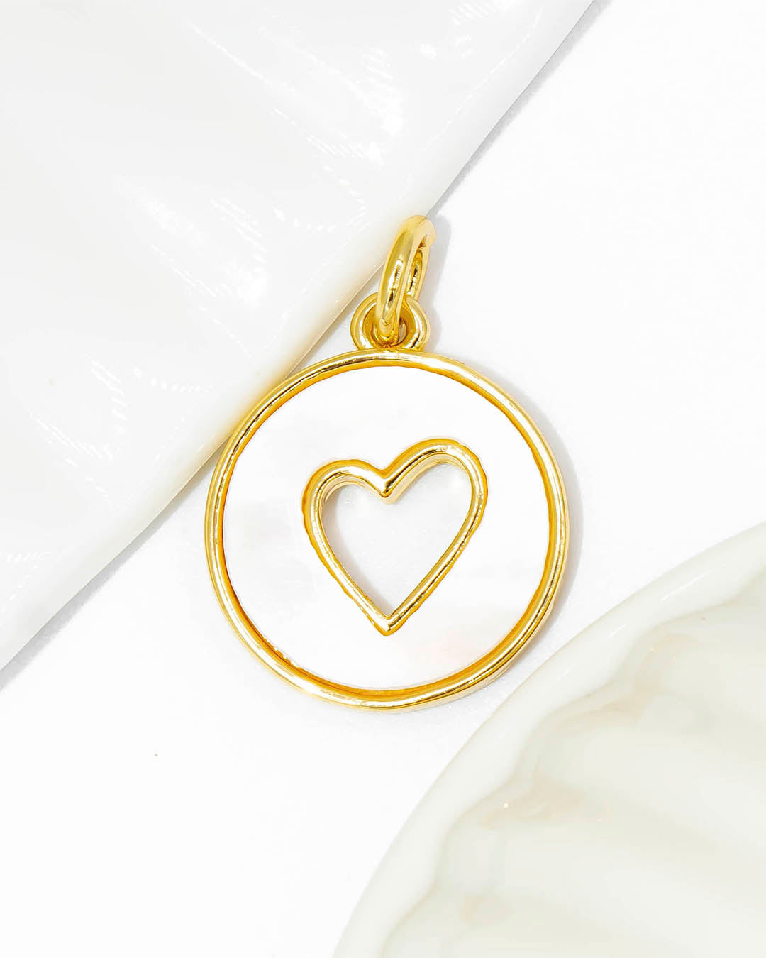 Dije corazón nácar