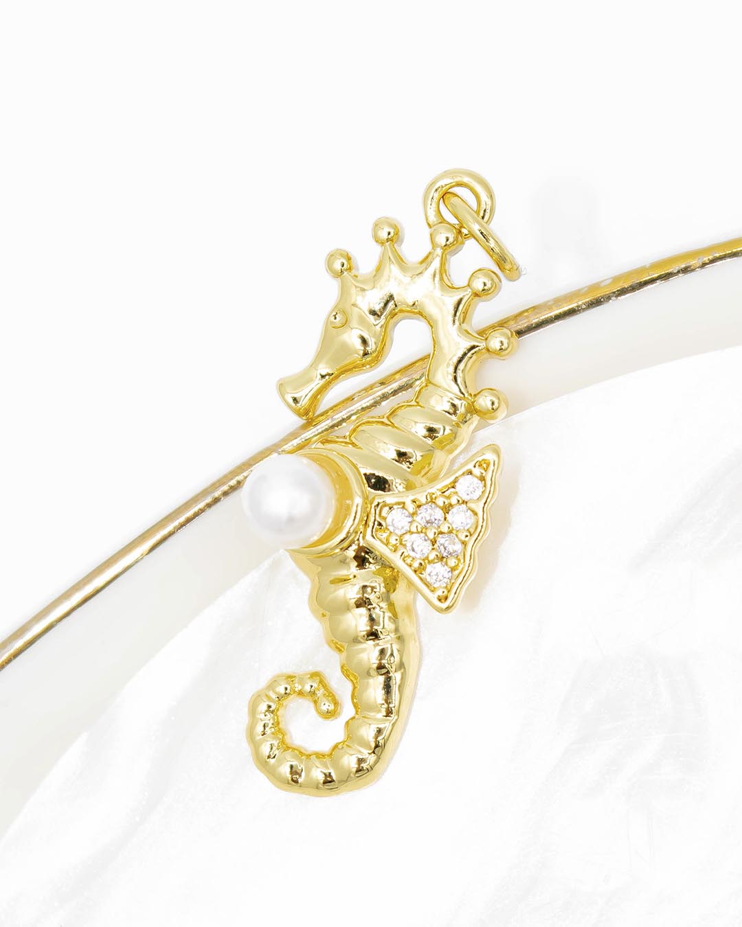 Dije caballo de mar con perla