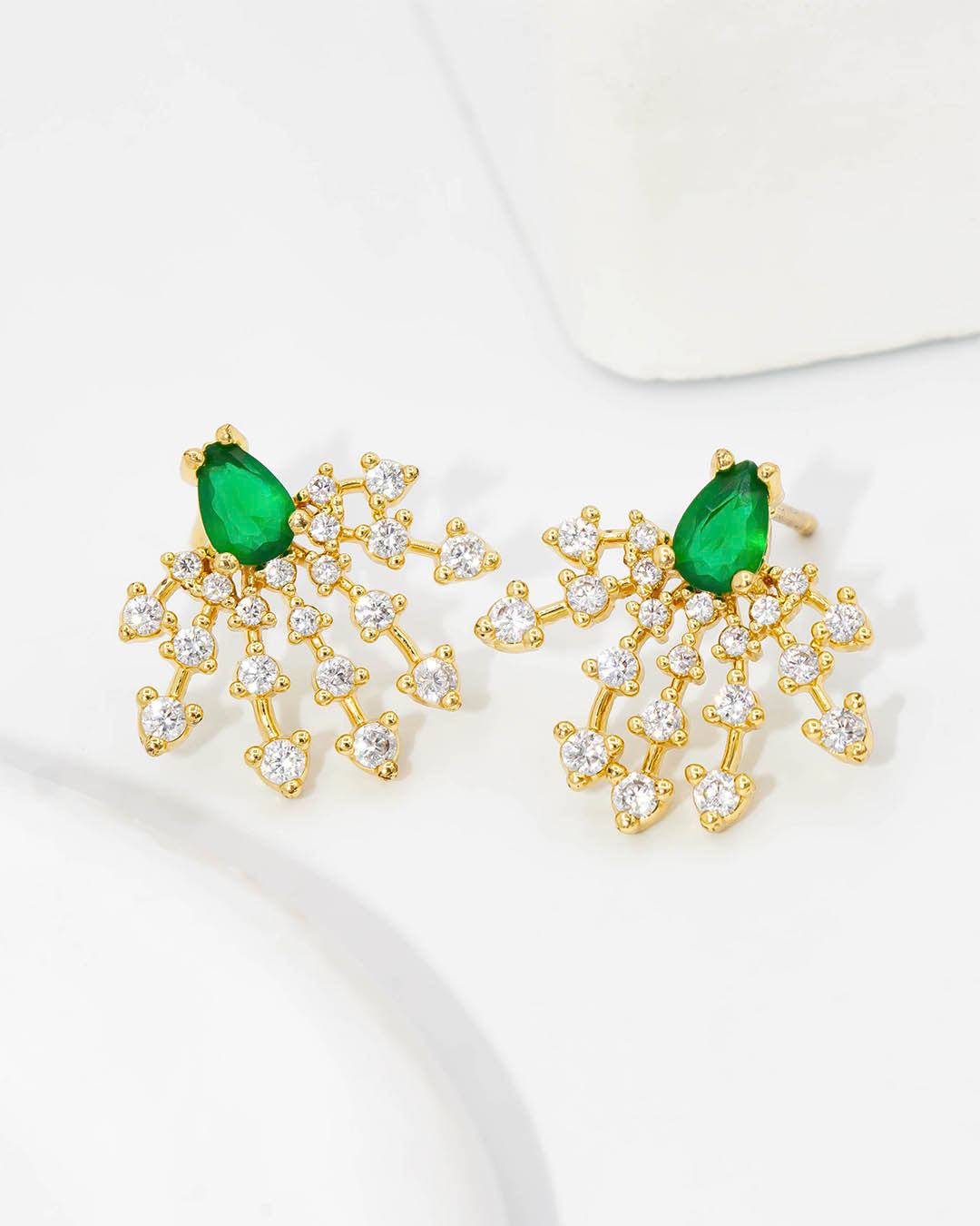 Topo verde piedras blancas