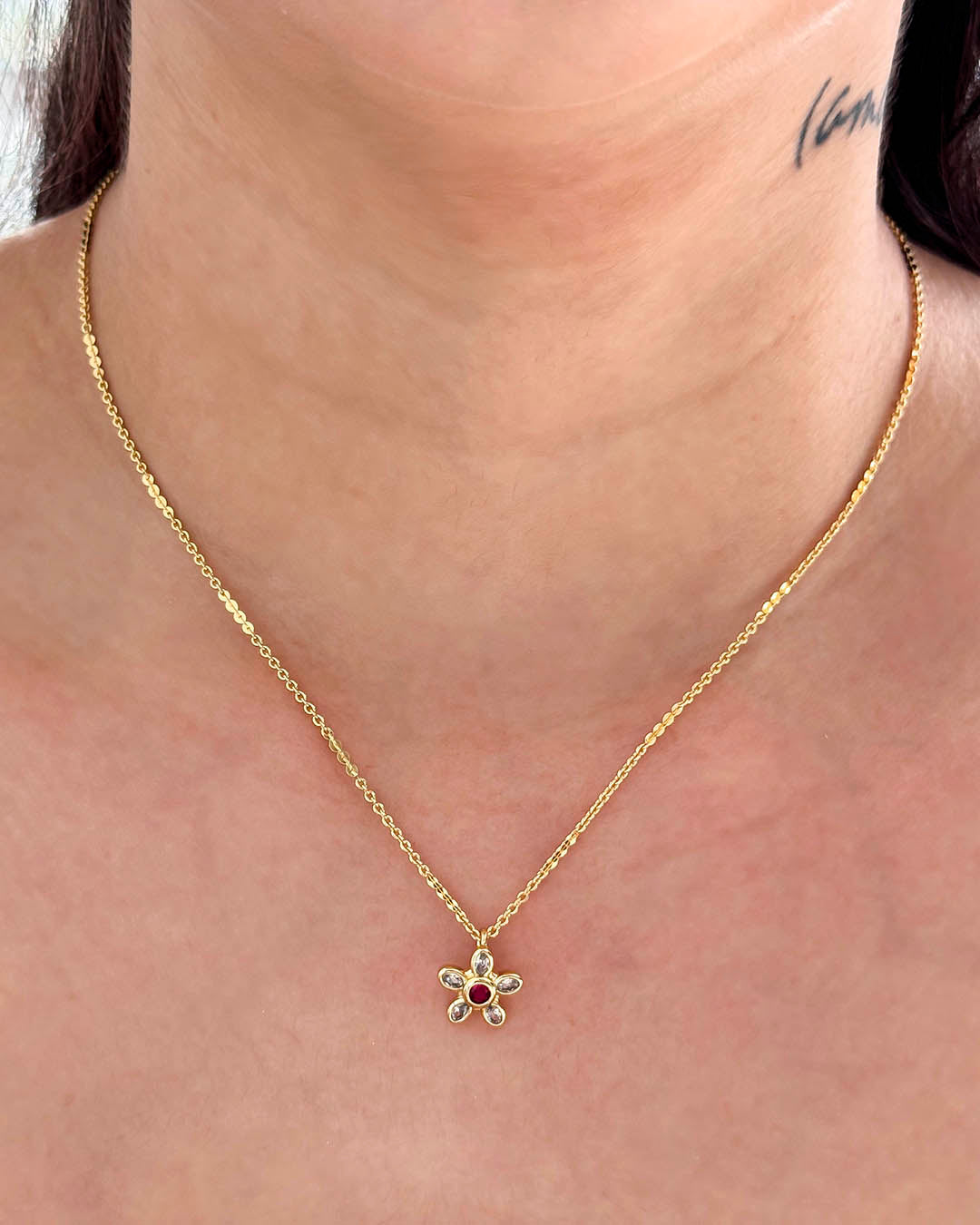 VALGATA set flor blanca circón fucsia